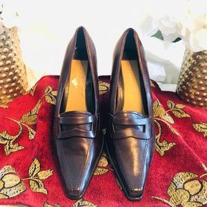 Liz Claiborne leather dark brown penny loafer pump